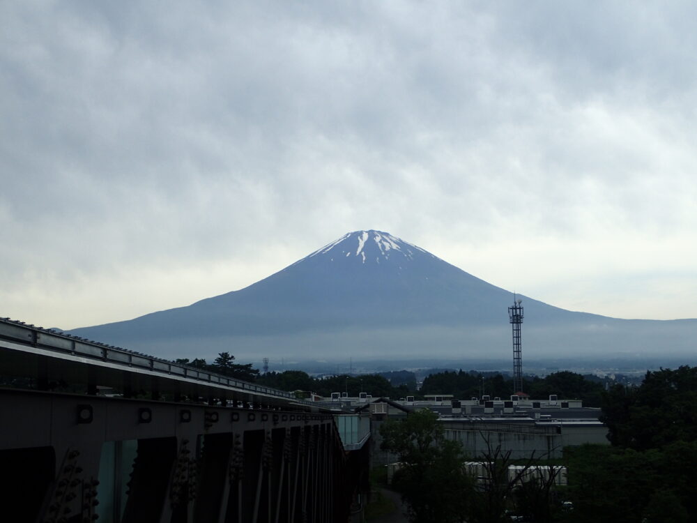 御殿場プレミアム・アウトレット　夢の大橋 富士山