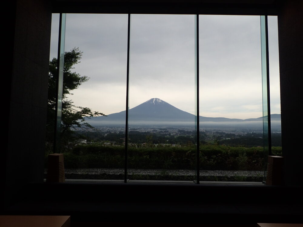 ホテル クラッドのラウンジからの富士山