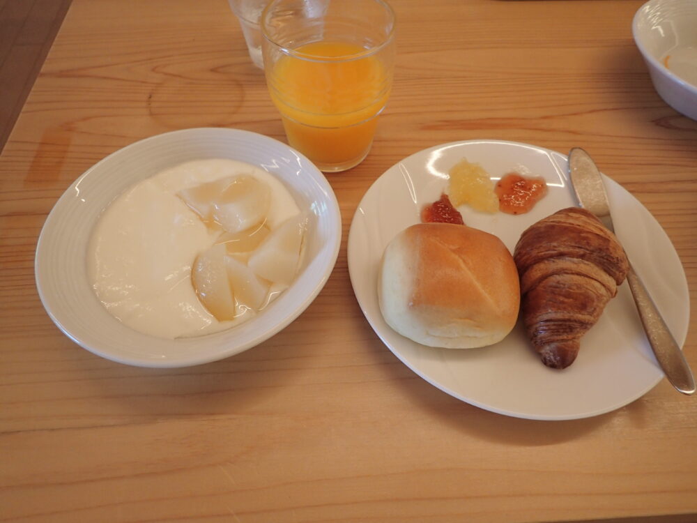 朝食 おかわり パン